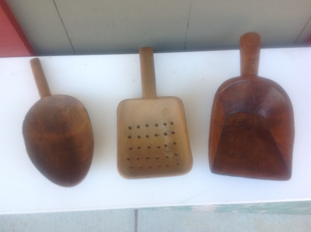 WOODEN SKIMMER & TWO SCOOPS 19TH CENTURY