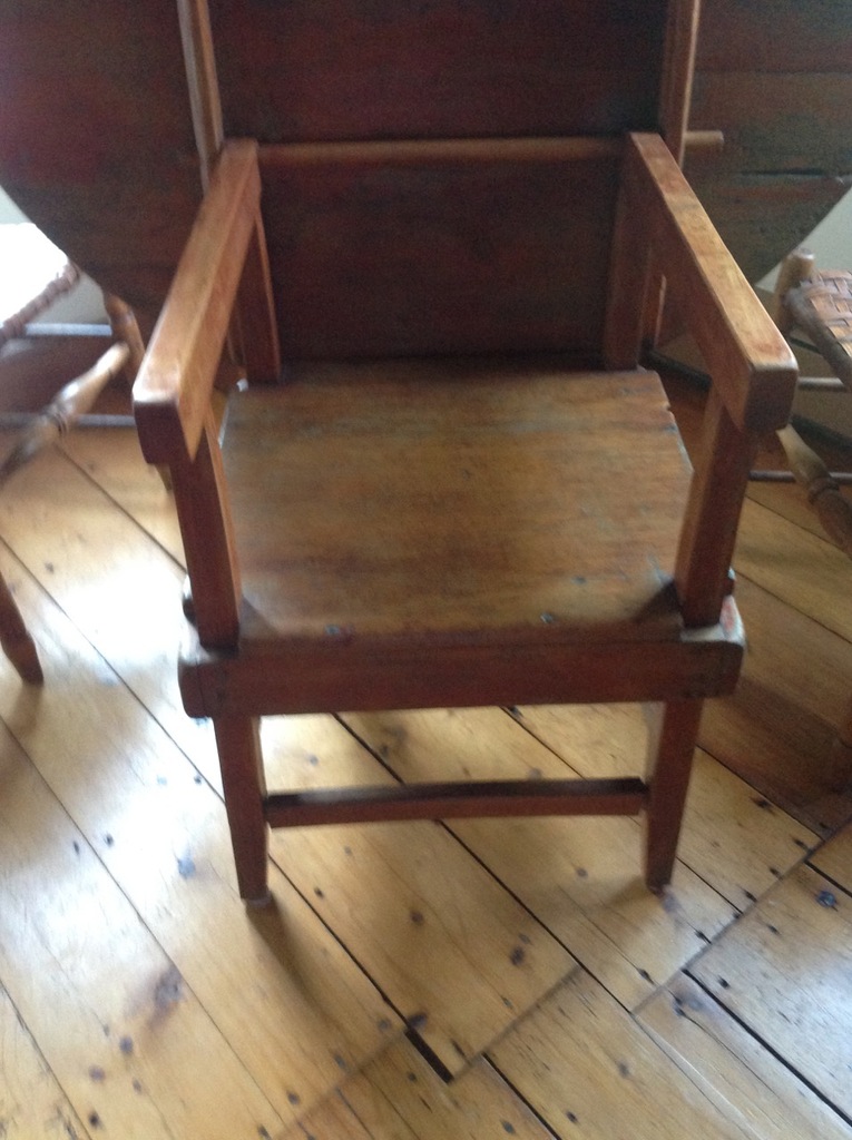 ca:1840 SEAT TABLE WITH TRACES OF RED PAINT