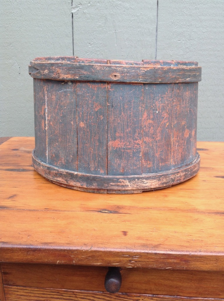 PAINTED STAVED BUCKET 1700-1850